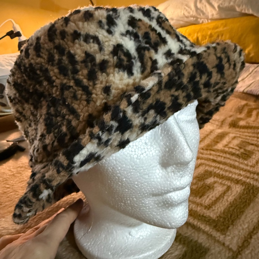 NWT Leopard Sherpa Bucket Hat
